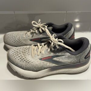 Brooks Ghost 16 women’s size 9 running shoes 9 Gray & White Athletic Sneakers